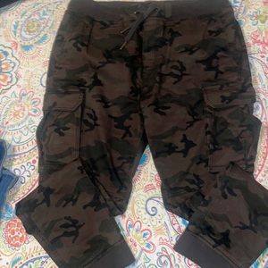 Men’s great condition camo pants size med